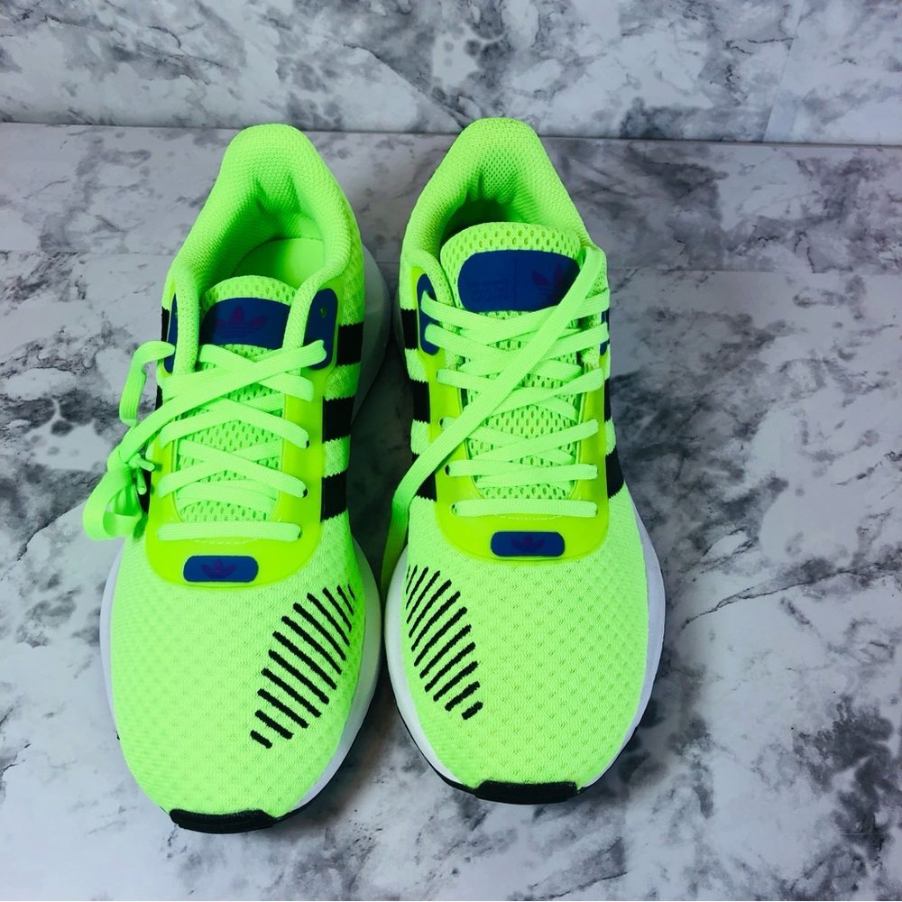 New Adidas Swift Run RF Womens Size 6.5 Running Shoes Green/Black .